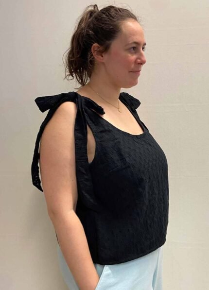 Black Tee- ref 28 - Resale item - Approx 14-16