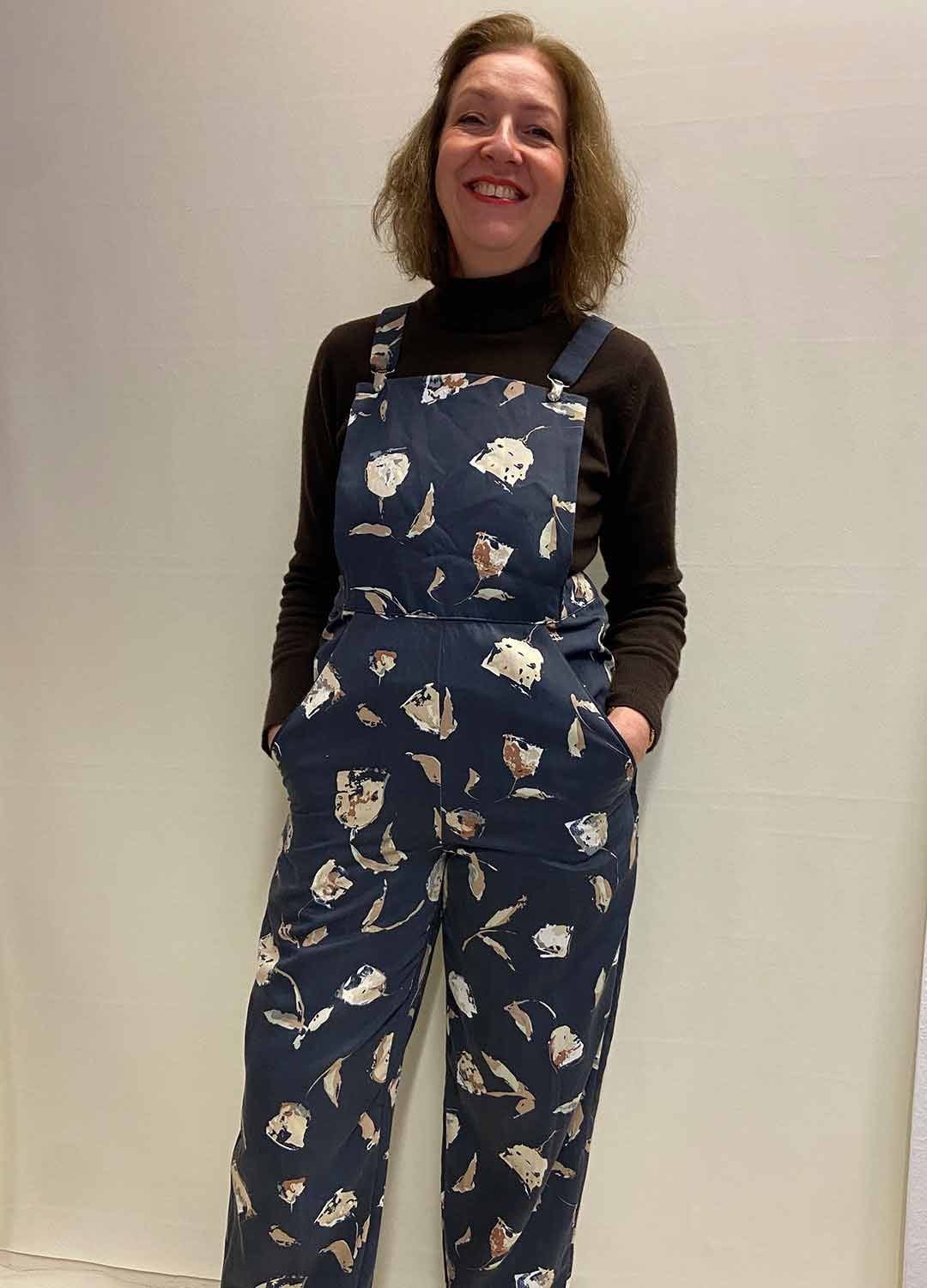 Navy Floral Dungarees - ref 38 - Resale item - Approx 12-14