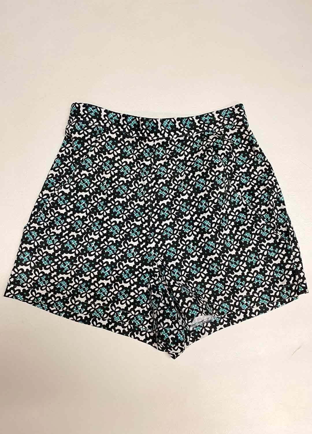 Floral Monocrome Shorts- ref 32 - Resale item - Approx 10-12