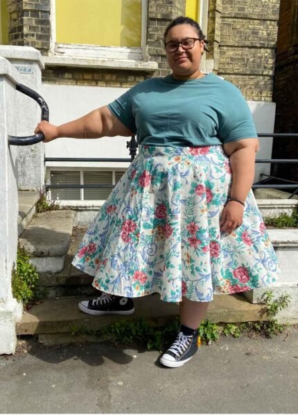 Floral Circle Skirt- ref 150 - Resale item - Approx 30-32